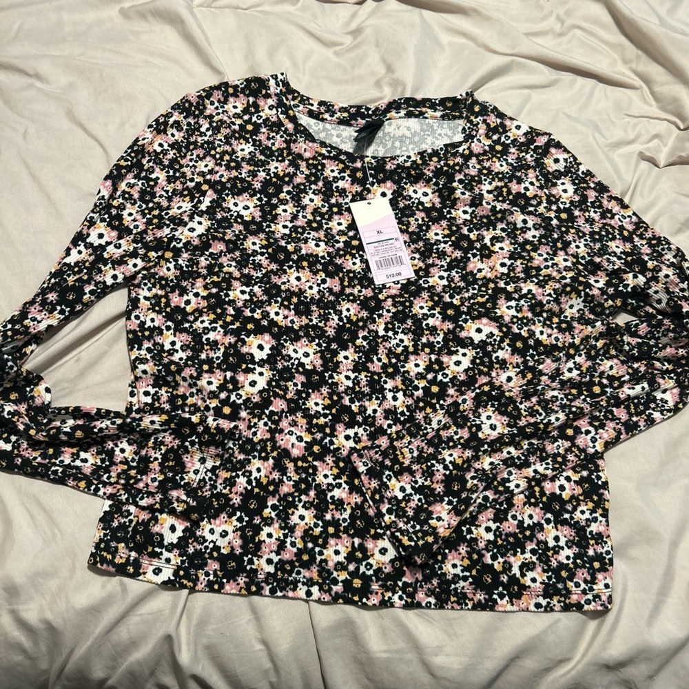 Wild Fable Girls top. Size Xl